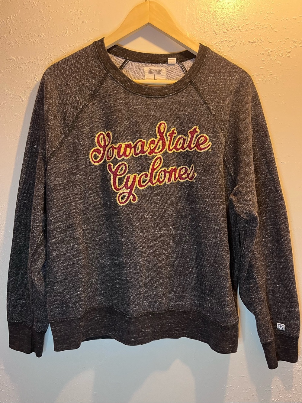 Tailgate “IOWA STATE CYCLONE” Embroidered Long Sleeve Sweatshirt Women’s Size L
